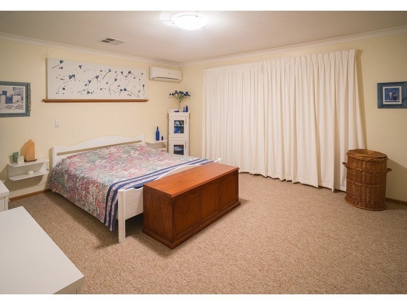 4 Carina Circle, Halls Head WA 6210