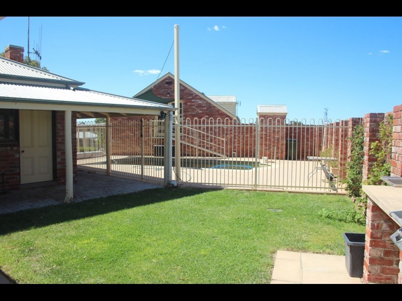 16 Walker Crescent, Eaglehawk VIC 3556