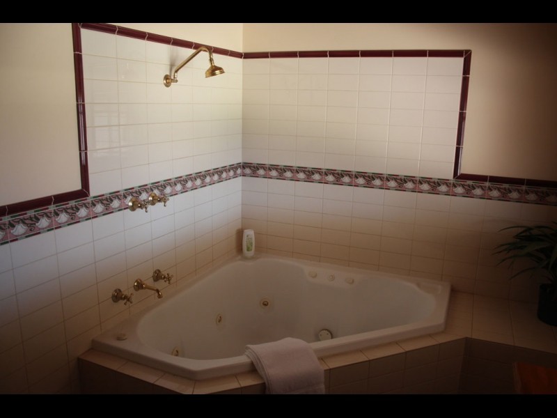 16 Walker Crescent, Eaglehawk VIC 3556