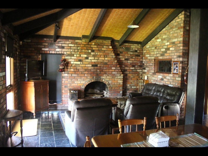 16 Walker Crescent, Eaglehawk VIC 3556