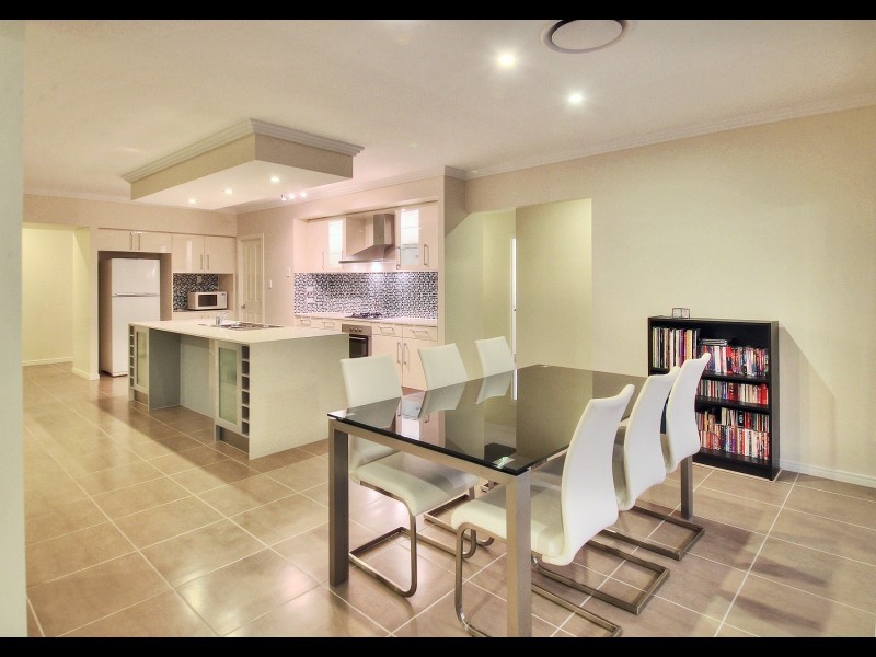10 Colebrook Crescent, Doolandella QLD 4077