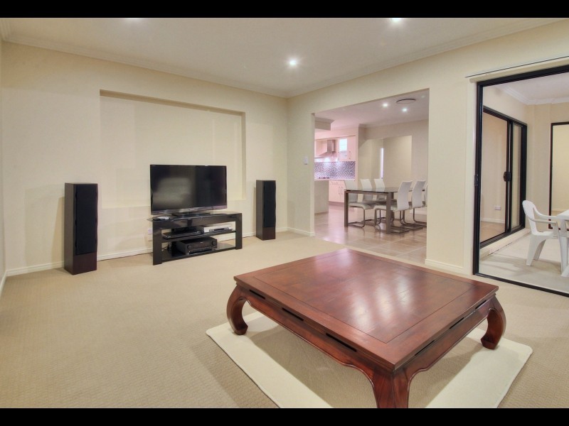 10 Colebrook Crescent, Doolandella QLD 4077