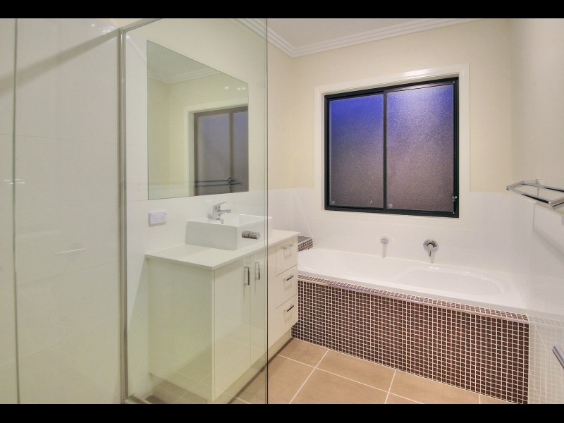 10 Colebrook Crescent, Doolandella QLD 4077