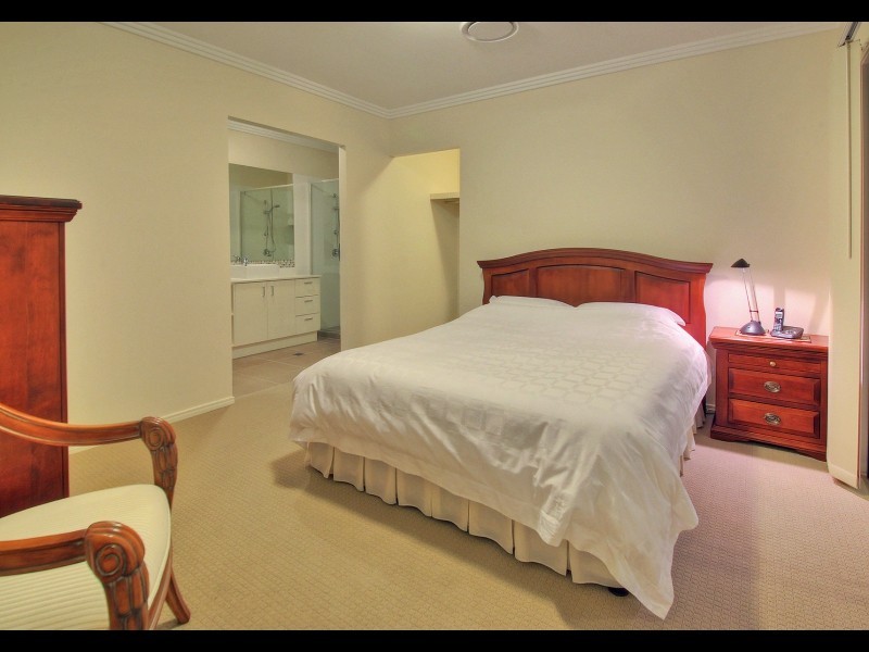 10 Colebrook Crescent, Doolandella QLD 4077