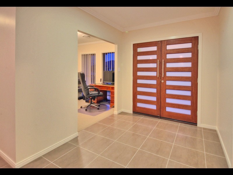 10 Colebrook Crescent, Doolandella QLD 4077