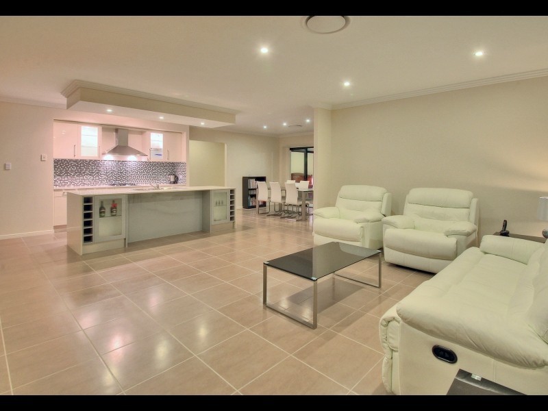 10 Colebrook Crescent, Doolandella QLD 4077