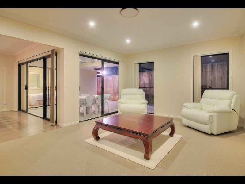 10 Colebrook Crescent, Doolandella QLD 4077