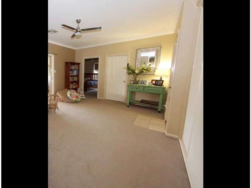 2 School Road, Forbes NSW 2871