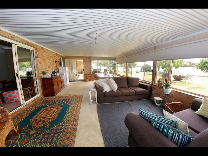 2 School Road, Forbes NSW 2871