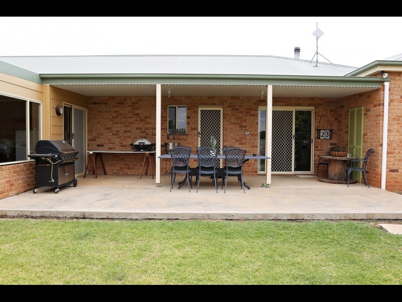 2 School Road, Forbes NSW 2871