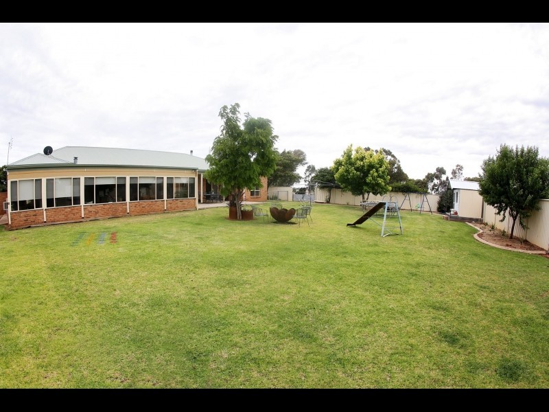 2 School Road, Forbes NSW 2871