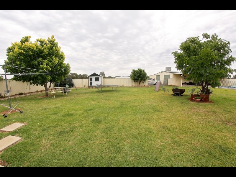 2 School Road, Forbes NSW 2871