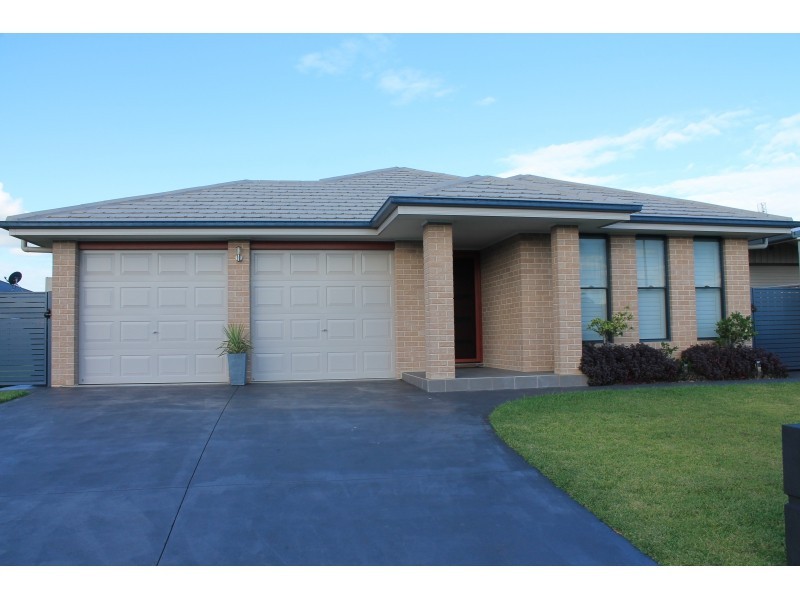 6 RADIANT AVENUE, Largs NSW 2320