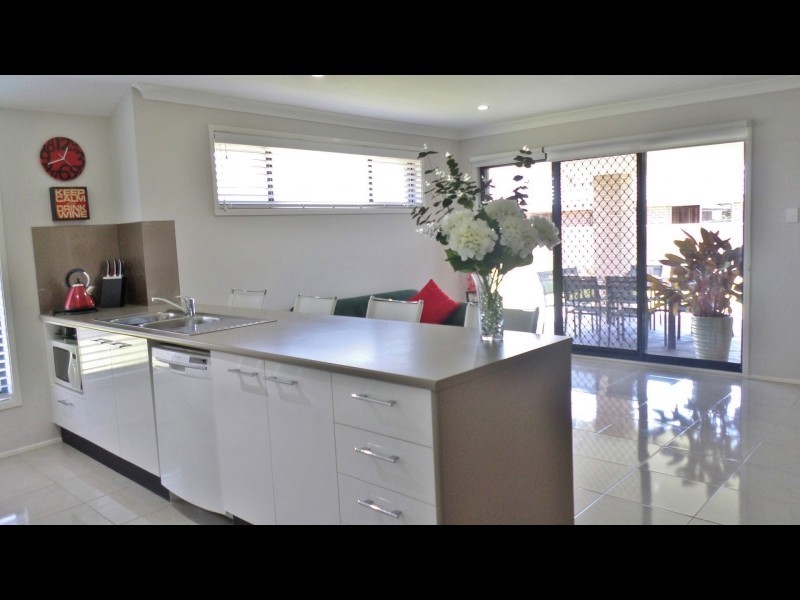 6 RADIANT AVENUE, Largs NSW 2320