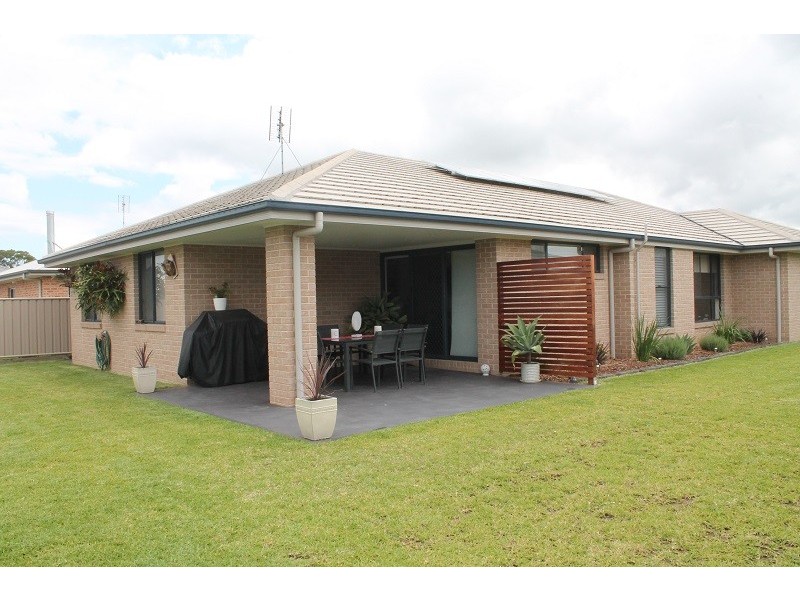 6 RADIANT AVENUE, Largs NSW 2320