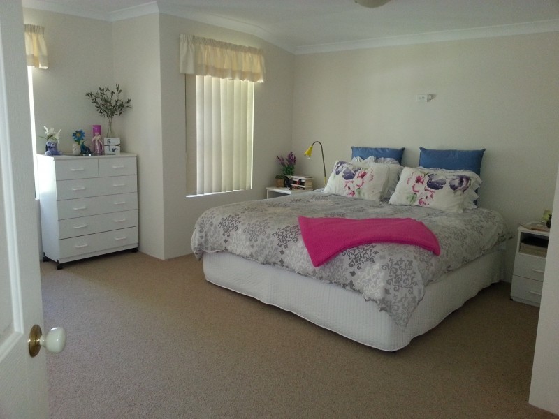 5 Staunton Vale, Carramar WA 6031