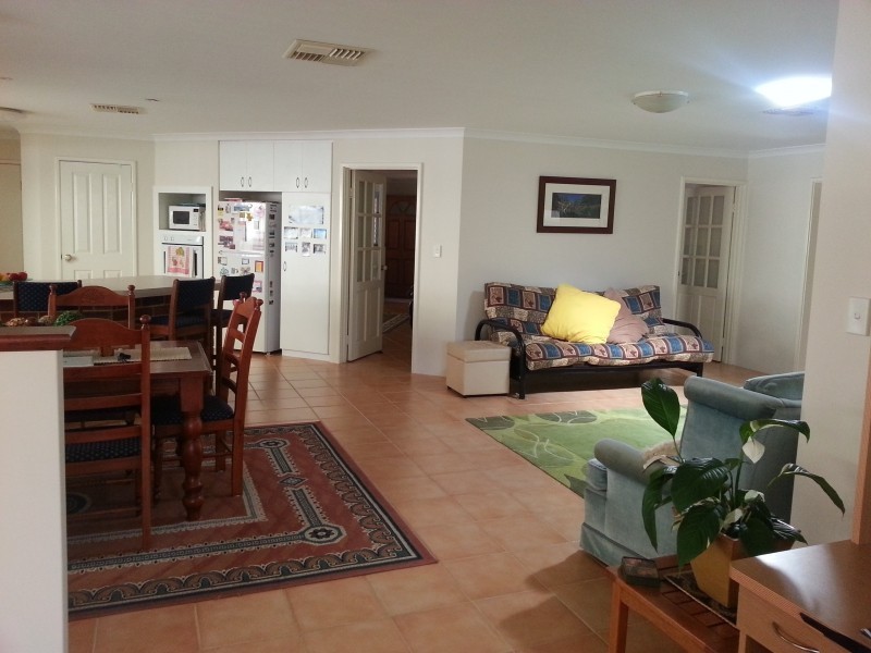 5 Staunton Vale, Carramar WA 6031