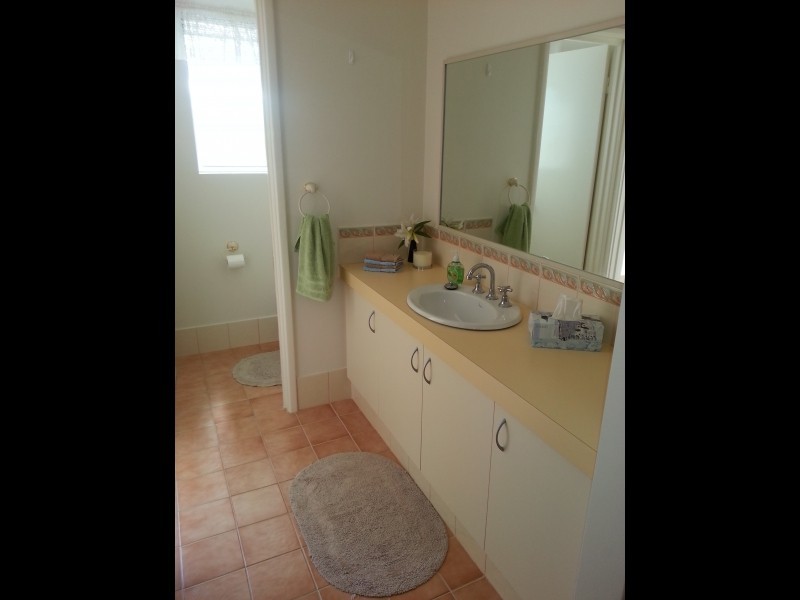 5 Staunton Vale, Carramar WA 6031