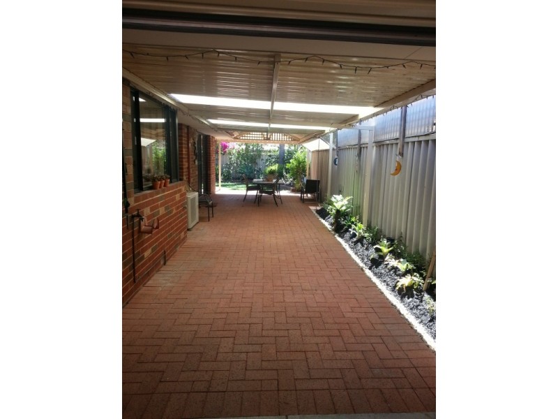 5 Staunton Vale, Carramar WA 6031