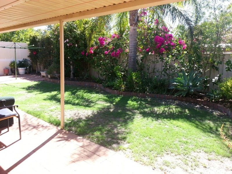 5 Staunton Vale, Carramar WA 6031