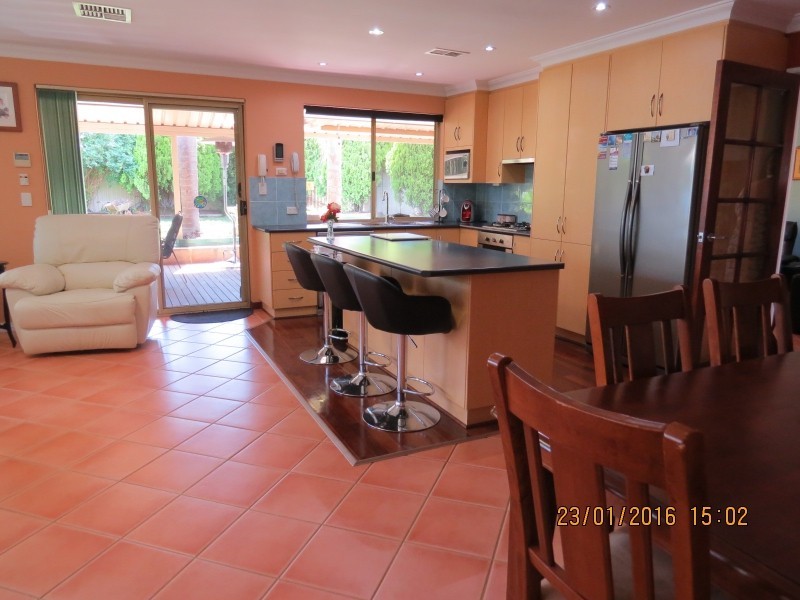 25 Warnbro Sound Avenue, Warnbro WA 6169
