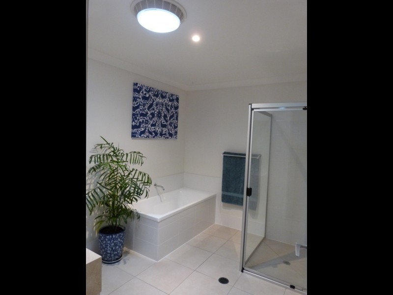 1/16 Bright Court, Burnside QLD 4560