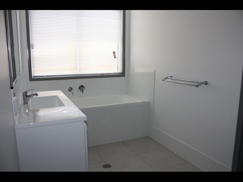 4 Hastings Avenue, Plainland QLD 4341