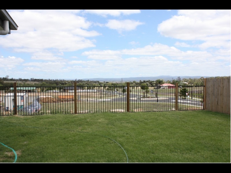 4 Hastings Avenue, Plainland QLD 4341