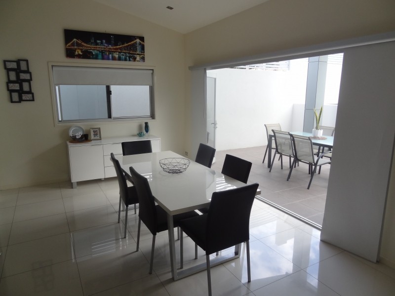 13 STAVELEY CLOSE, Sinnamon Park QLD 4073