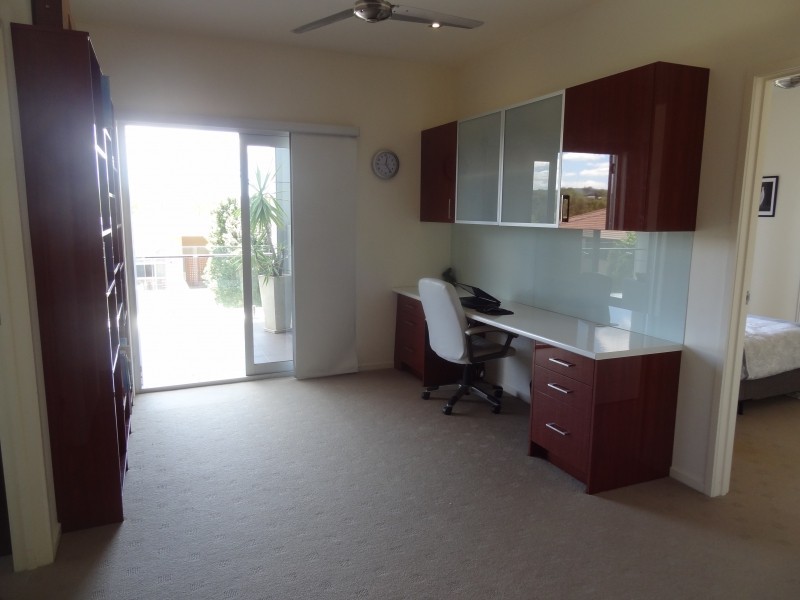 13 STAVELEY CLOSE, Sinnamon Park QLD 4073