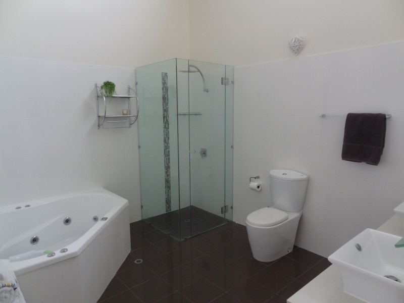 13 STAVELEY CLOSE, Sinnamon Park QLD 4073