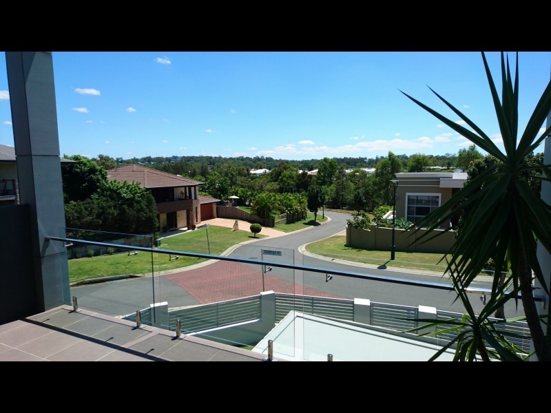 13 STAVELEY CLOSE, Sinnamon Park QLD 4073
