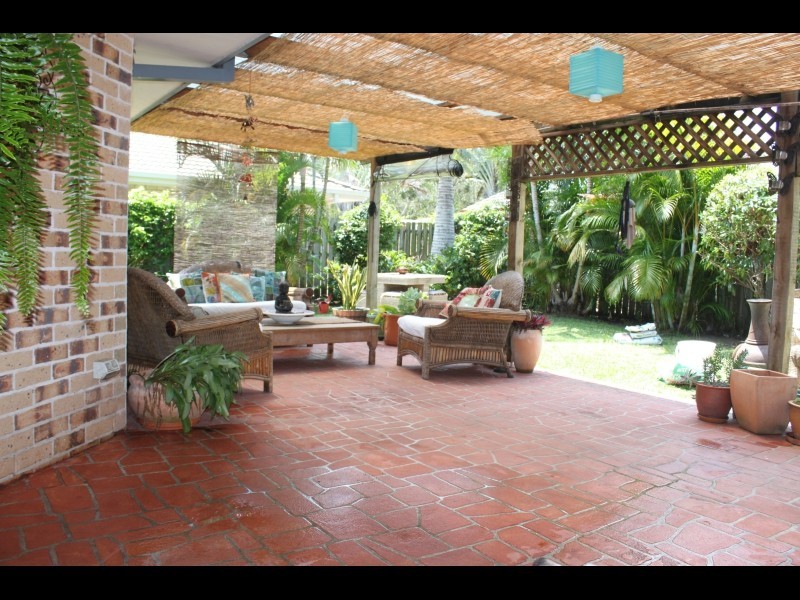 10 Casuarina Drive, Elanora QLD 4221