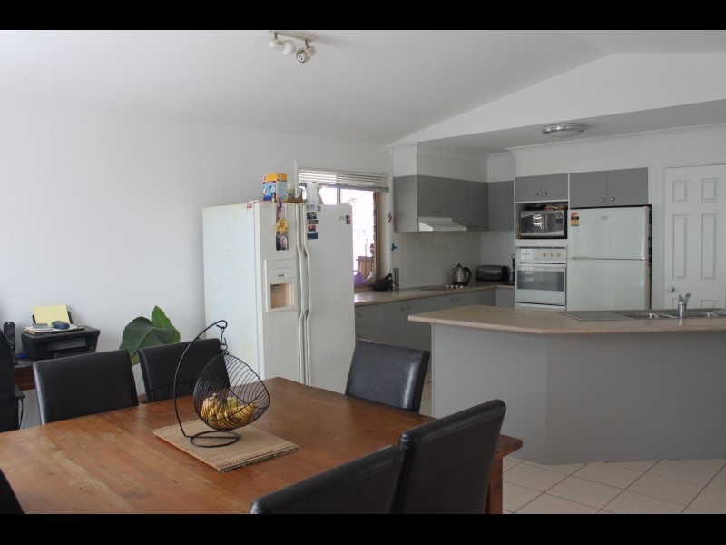 10 Casuarina Drive, Elanora QLD 4221