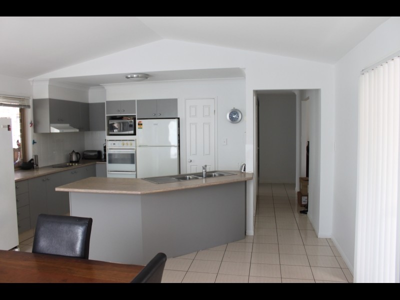 10 Casuarina Drive, Elanora QLD 4221