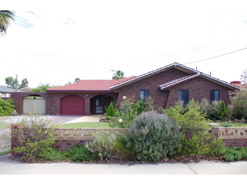 3 Elvington Way, Thornlie WA 6108