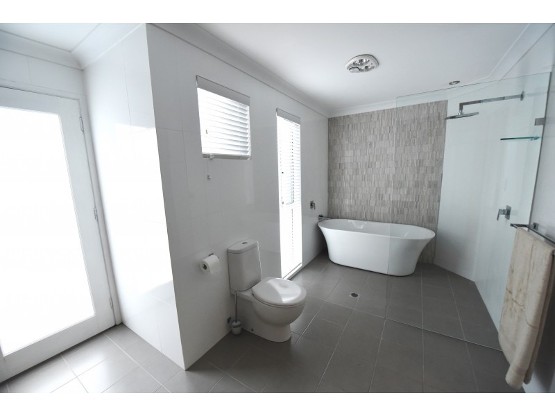 32 Buliti Street, Hope Island QLD 4212