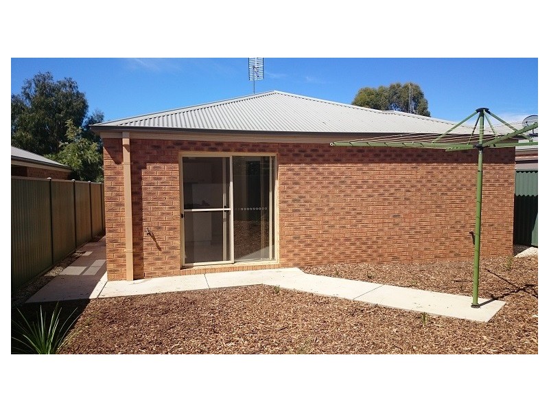 2/24 Trumble Street, Eaglehawk VIC 3556