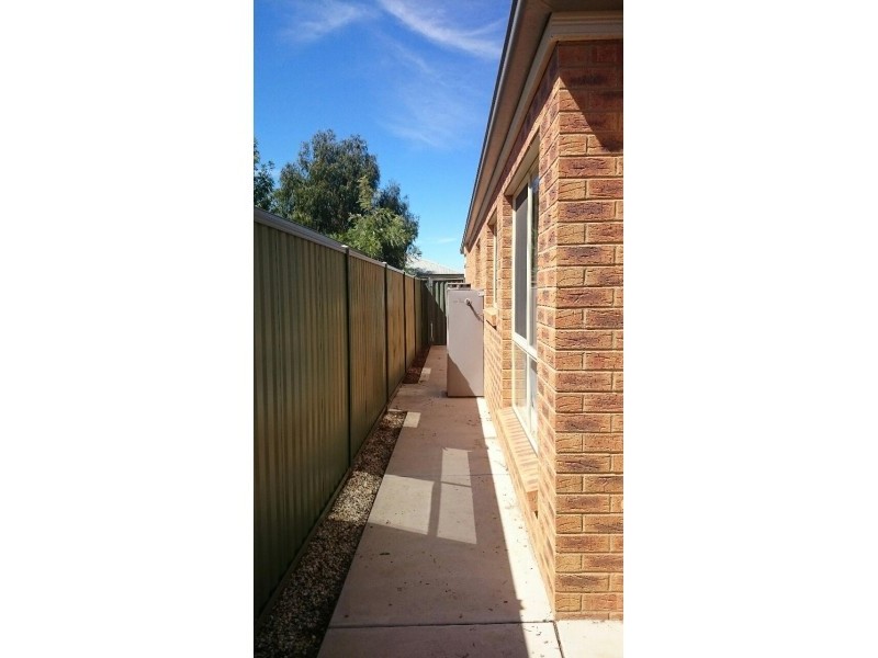 2/24 Trumble Street, Eaglehawk VIC 3556