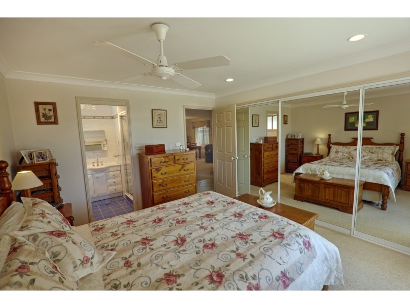 31 New York Avenue, Warners Bay NSW 2282