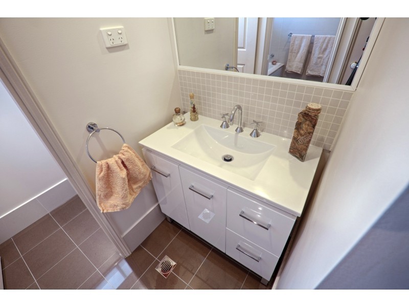 31 New York Avenue, Warners Bay NSW 2282