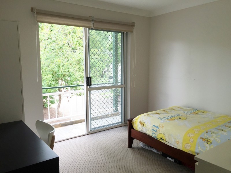 2/22-26 Warren Street, St Lucia QLD 4067