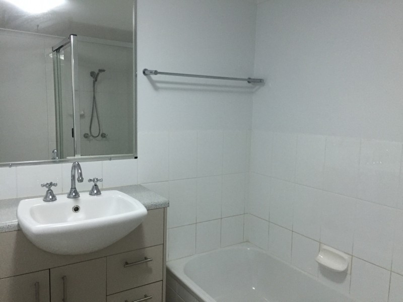2/22-26 Warren Street, St Lucia QLD 4067