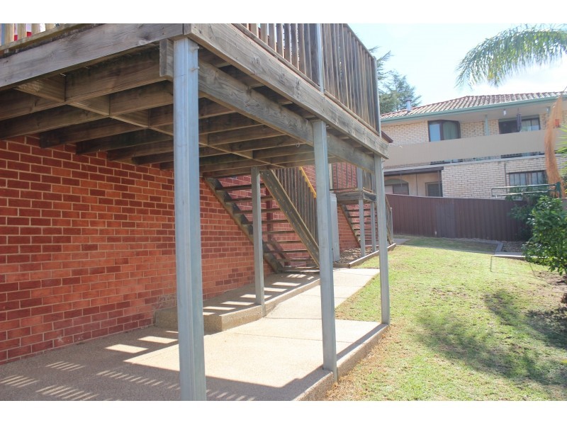 1/254 Desmond Street, Lavington NSW 2641