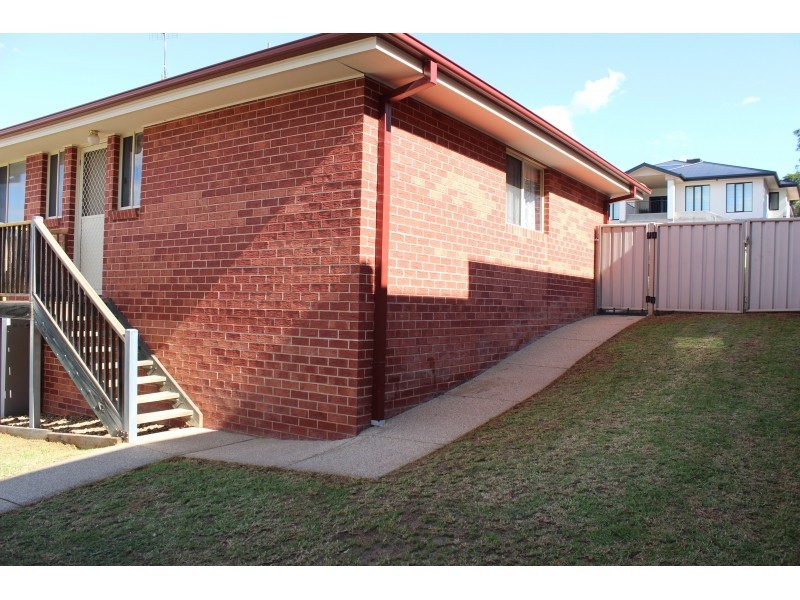 1/254 Desmond Street, Lavington NSW 2641