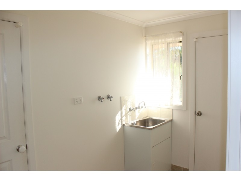 1/254 Desmond Street, Lavington NSW 2641