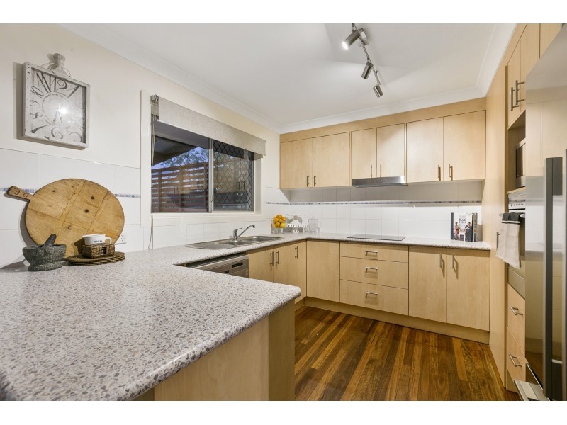 92 Cambridge Street, Carina Heights QLD 4152