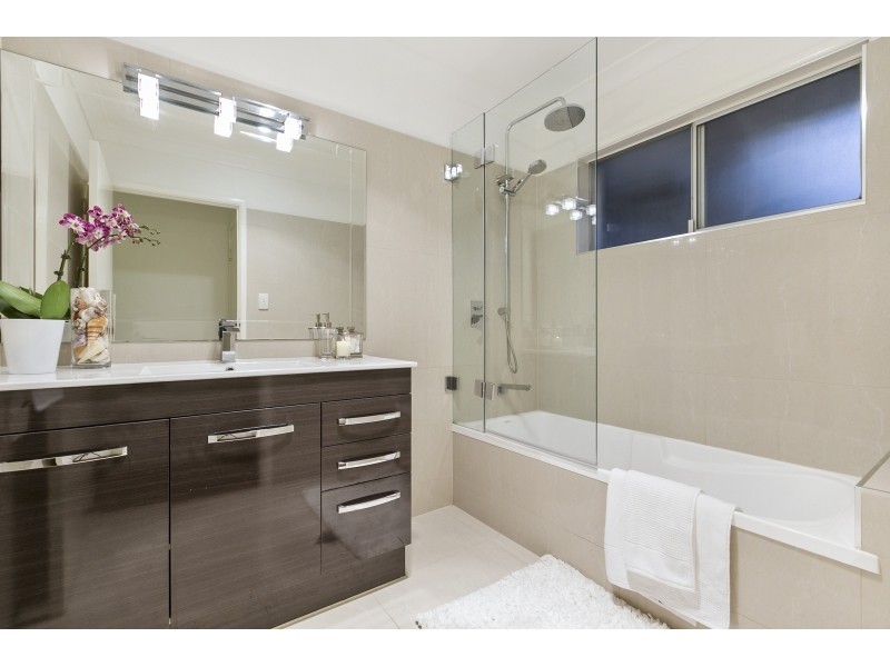 92 Cambridge Street, Carina Heights QLD 4152