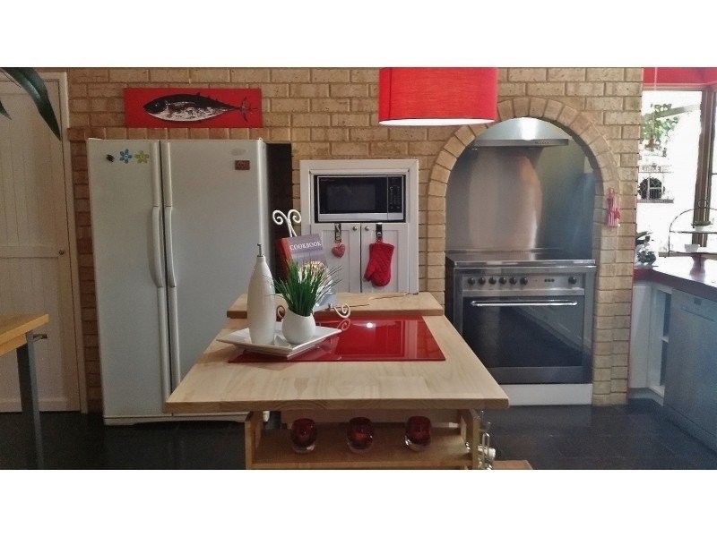 16 Mahogany Drive, Halls Head WA 6210