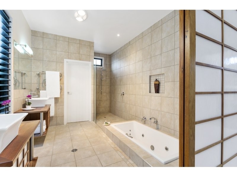 10 Silky Oak Drive, Brookwater QLD 4300